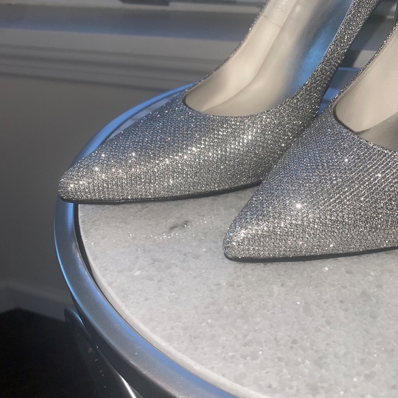 NEW Stuart Weitzman Silver Noir Nouveau Style Heel Size 8 - Picture 12 of 15